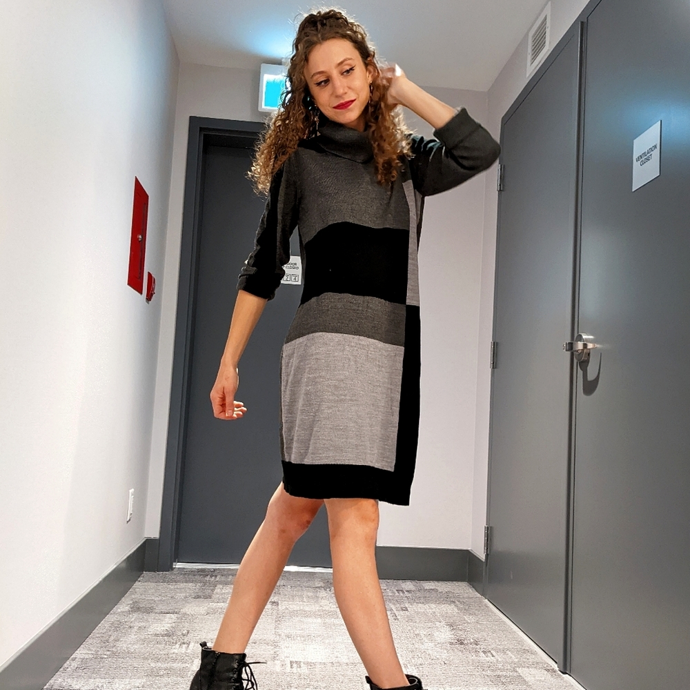 I.N. STUDIO turtle neck sweater dress size L